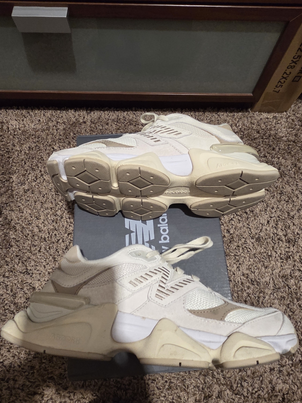 New Balance Beige Lifestyle Sneaker Box — 9060 Label - Picture 5 of 6